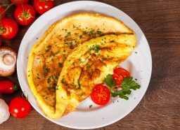 Omelet with veggies