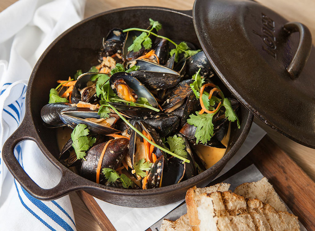 Mussels in a pot