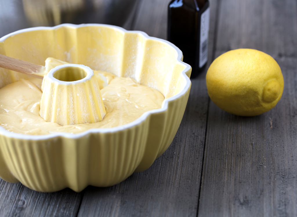 Bundt cake pan