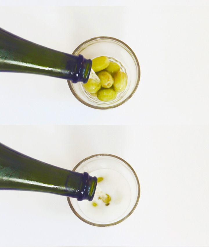 Frozen grapes in place of ice cubes