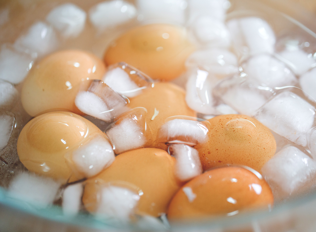 Hard boiled eggs ice water