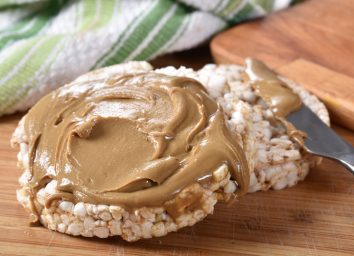 Rice cake with peanut butter