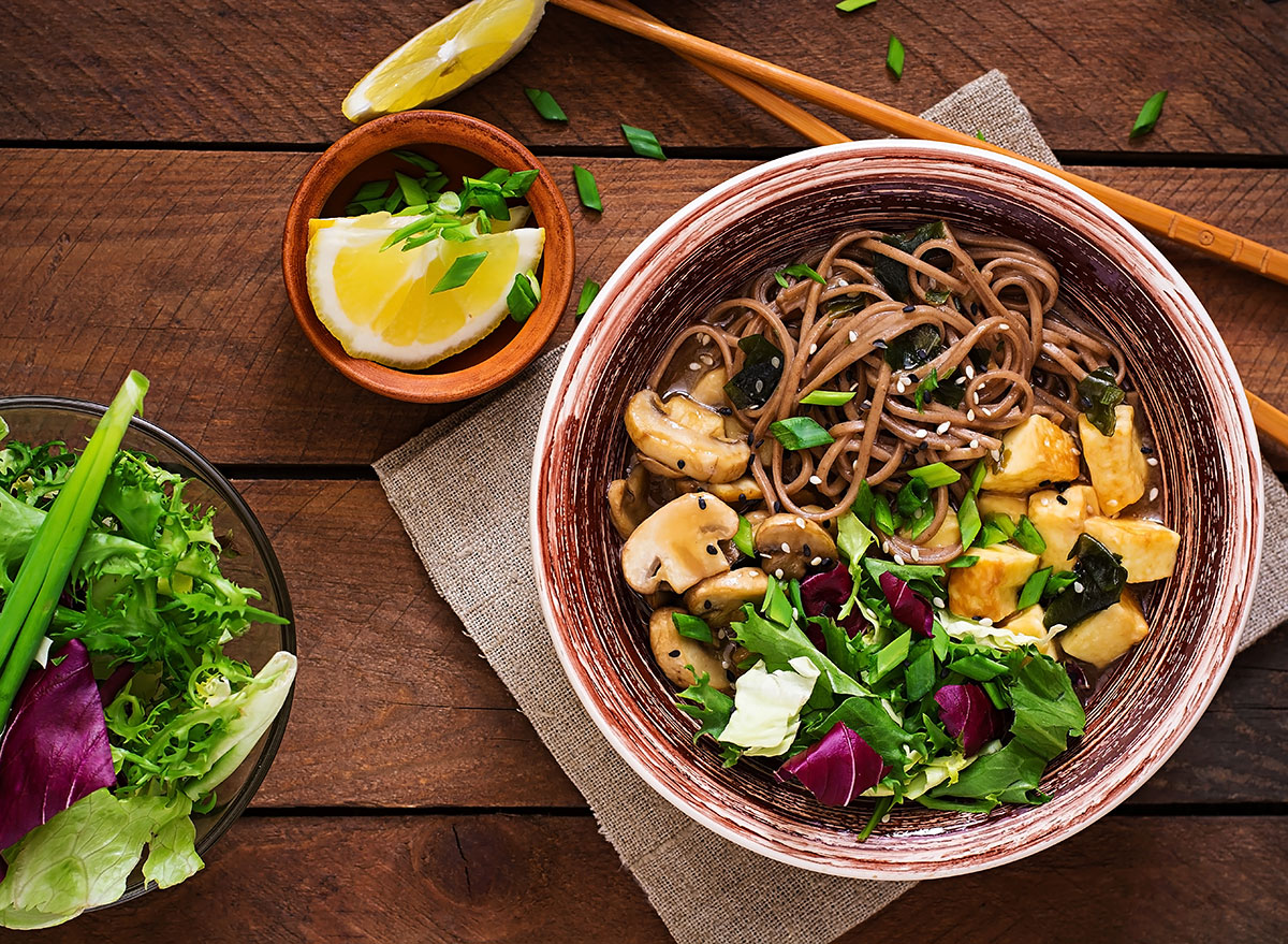 Soba noodles and veggies