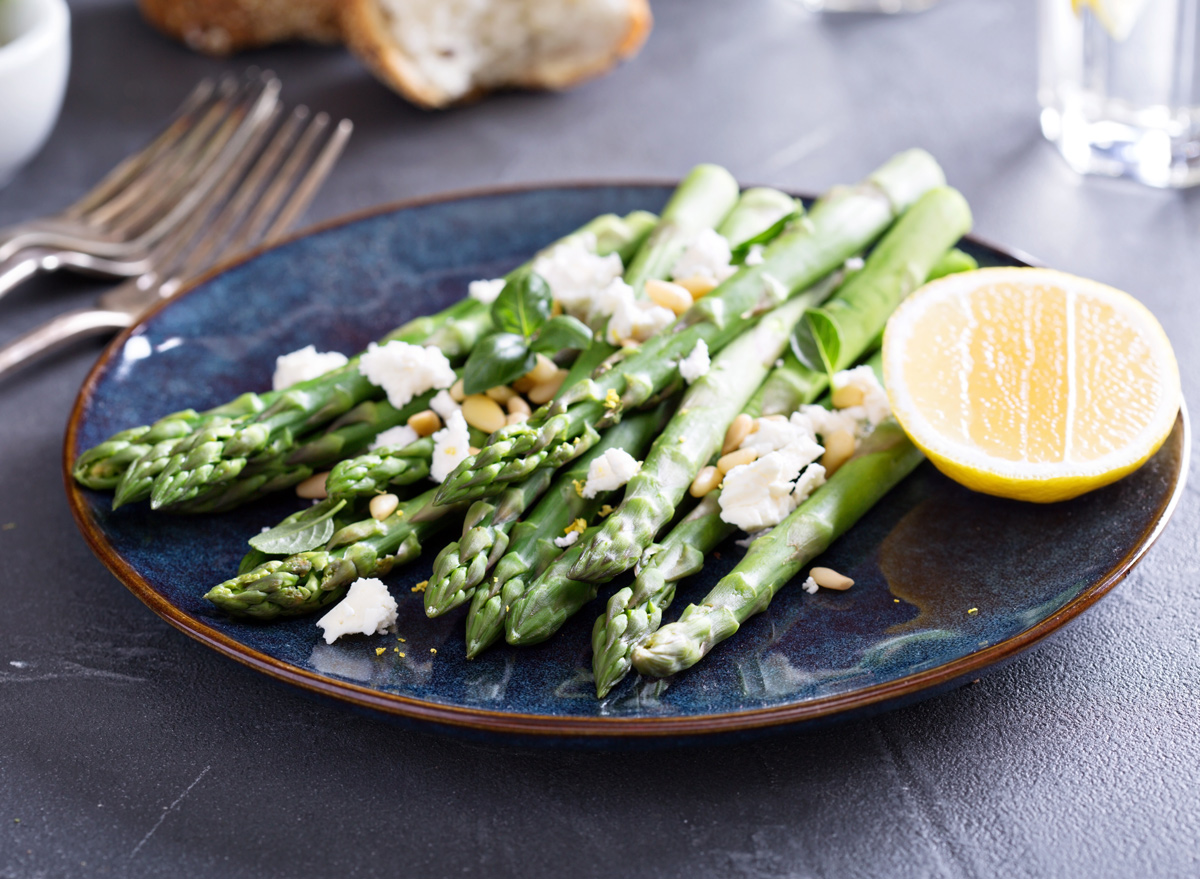 Asparagus with cheese and lemon and pine nuts