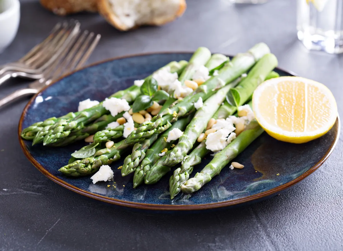 Asparagus with cheese and lemon and pine nuts