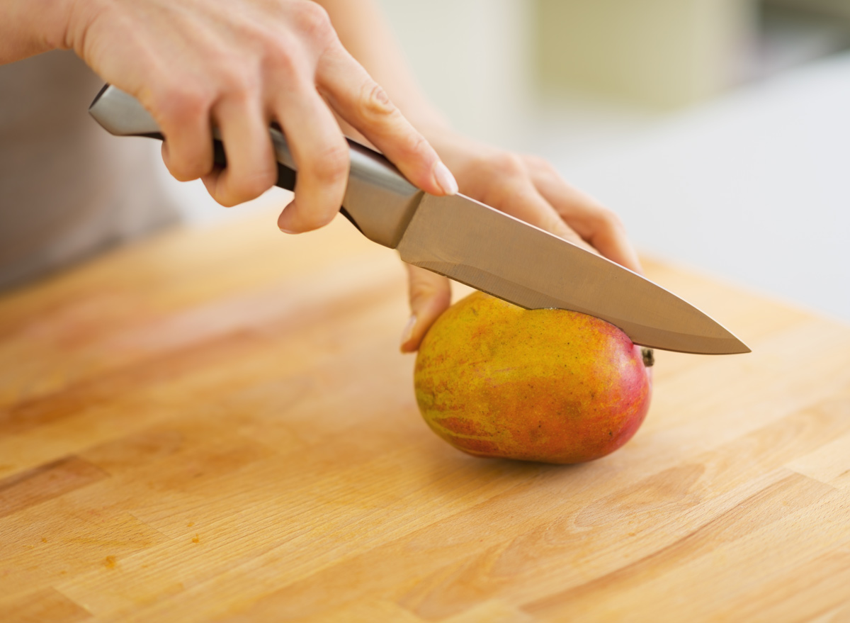 Cutting mango