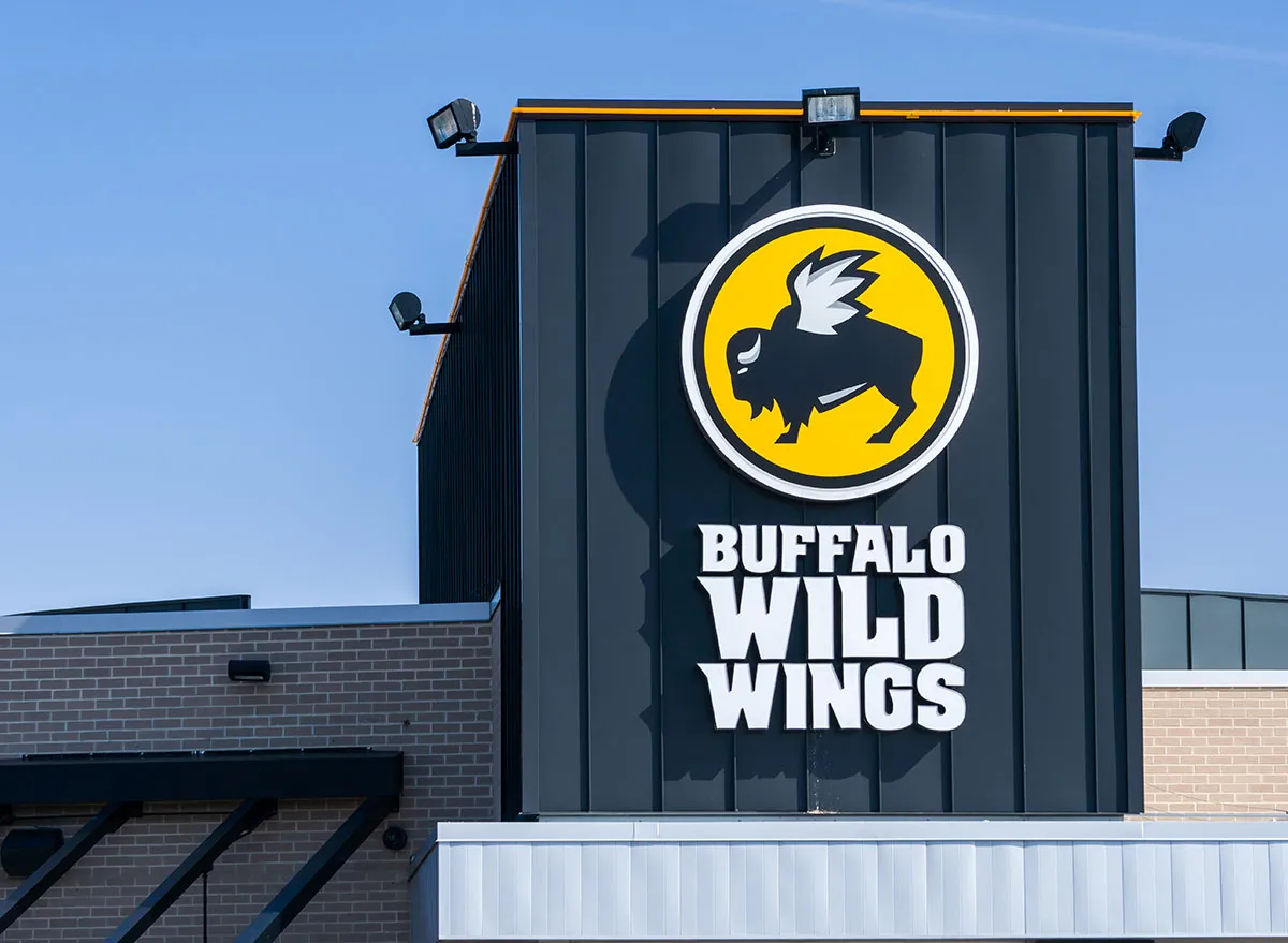 Buffalo wild wings restaurant sign