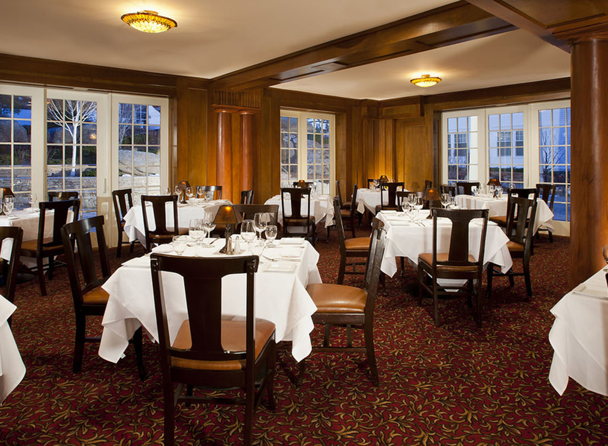 Cascade's restaurant lounge