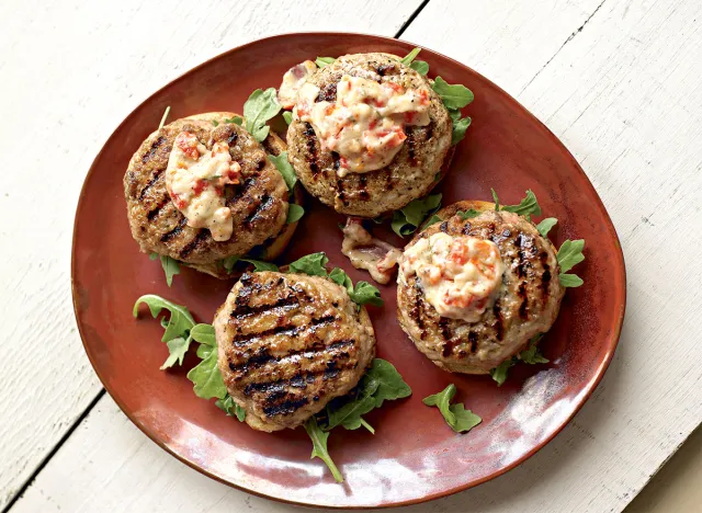 Chicken burger with sundried tomatoes aolia