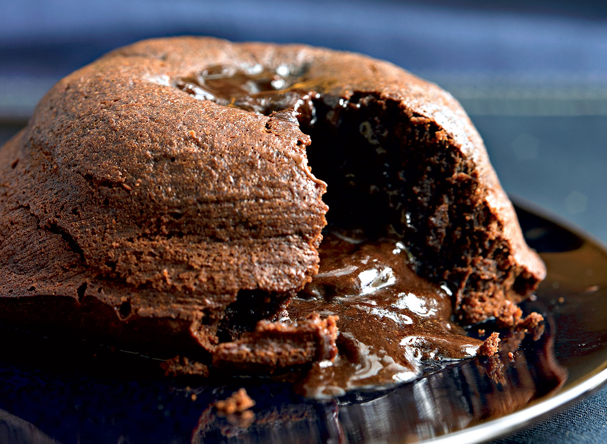 Molten chocolate cake