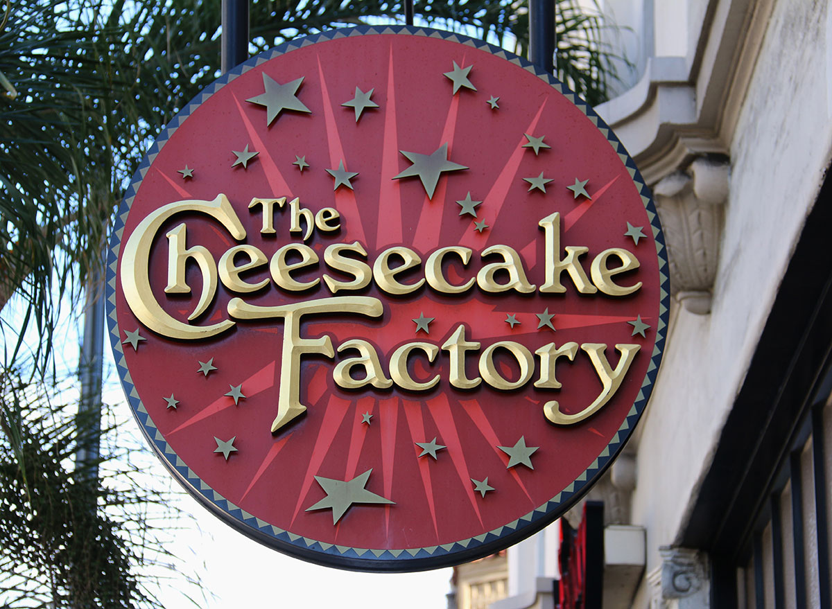 The cheesecake factory sign