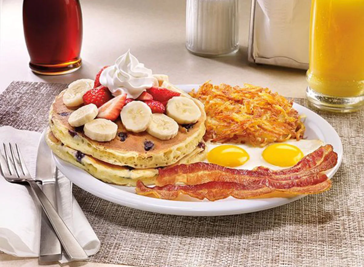 The 7 Healthiest Denny's Menu Items - Nutrition and Calories