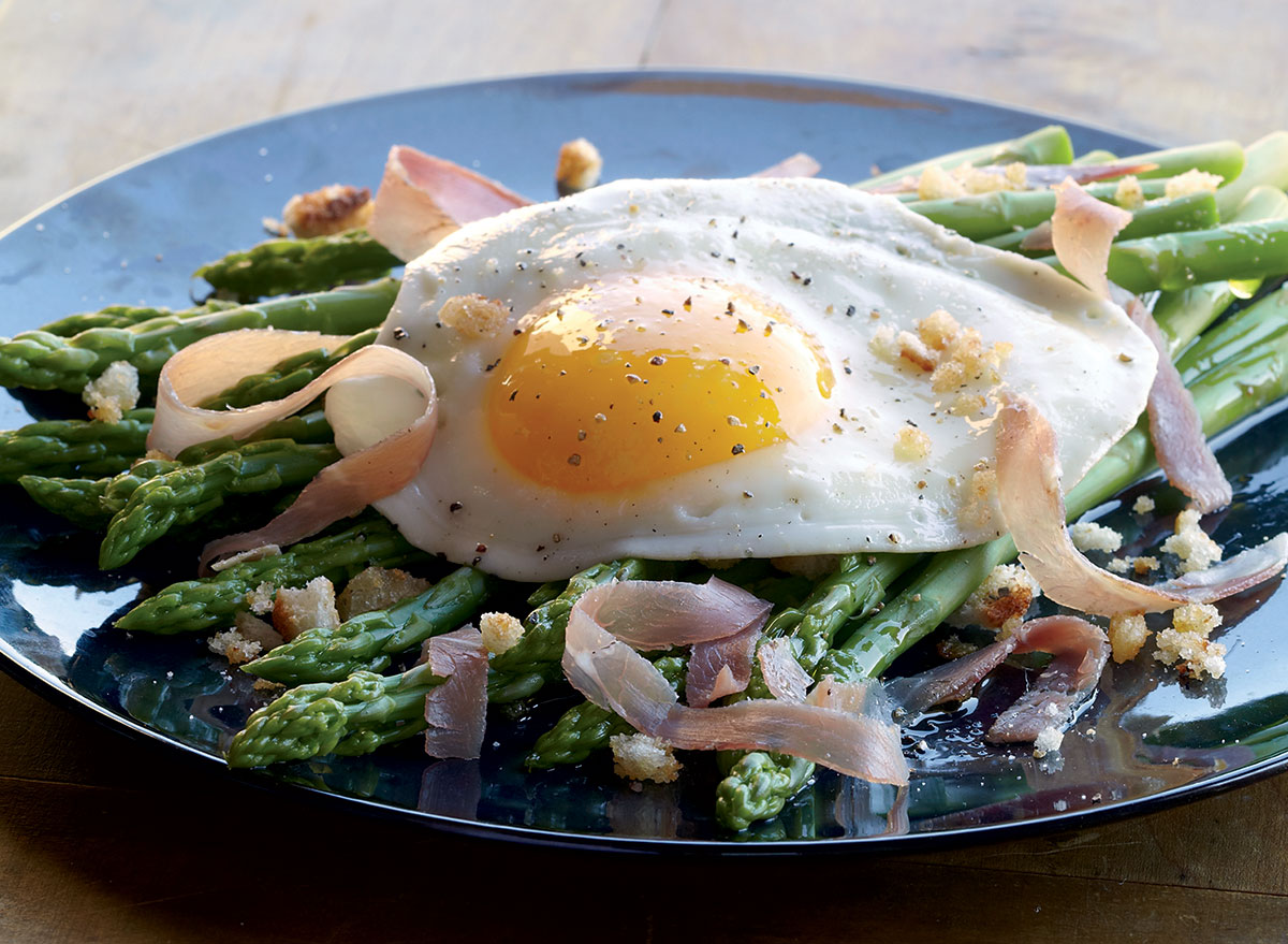 Healthy asparagus with fried eggs and prosciutto