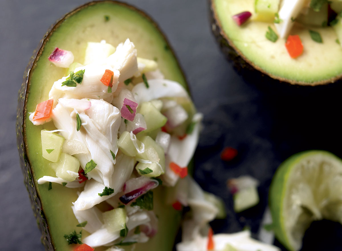 Insalata salutare di avocado e granchio