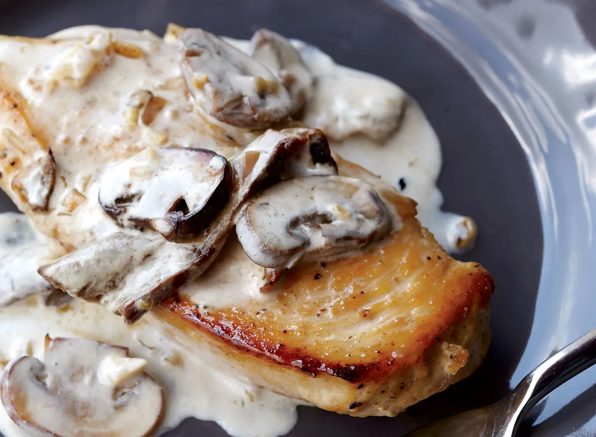 Healthy creamy mushroom chicken