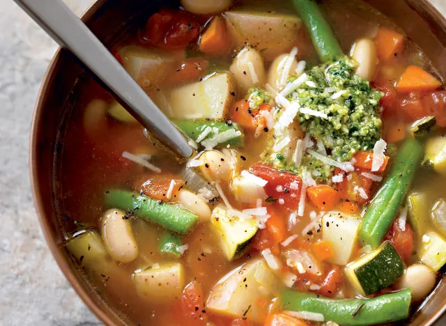 Healthy minestrone with pesto