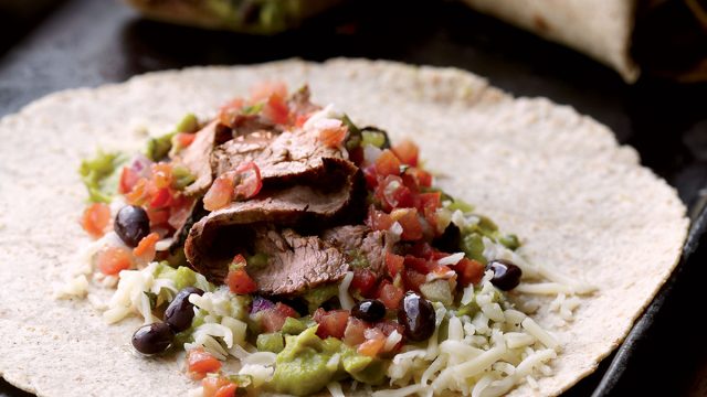 Low-calorie carne asada burritos