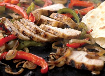 Low-calorie chicken fajitas