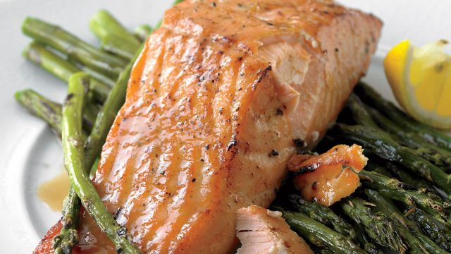 Low-calorie honey-mustard salmon with roasted asparagus