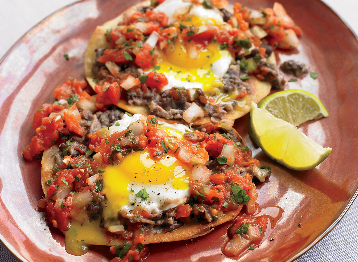 Low-calorie huevos rancheros