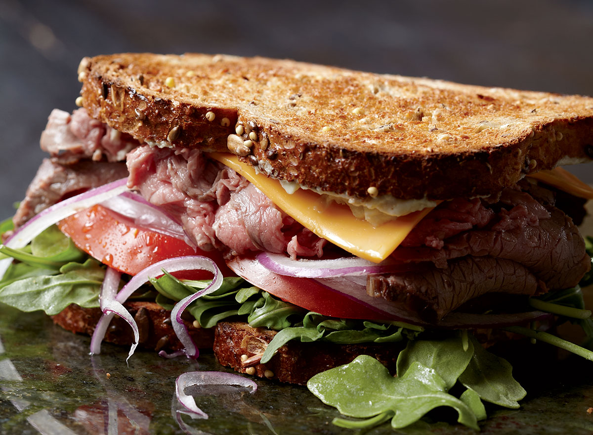 Low-calorie roast beef ￼￼￼and cheddar ￼￼￼sandwiches with horseradish mayo