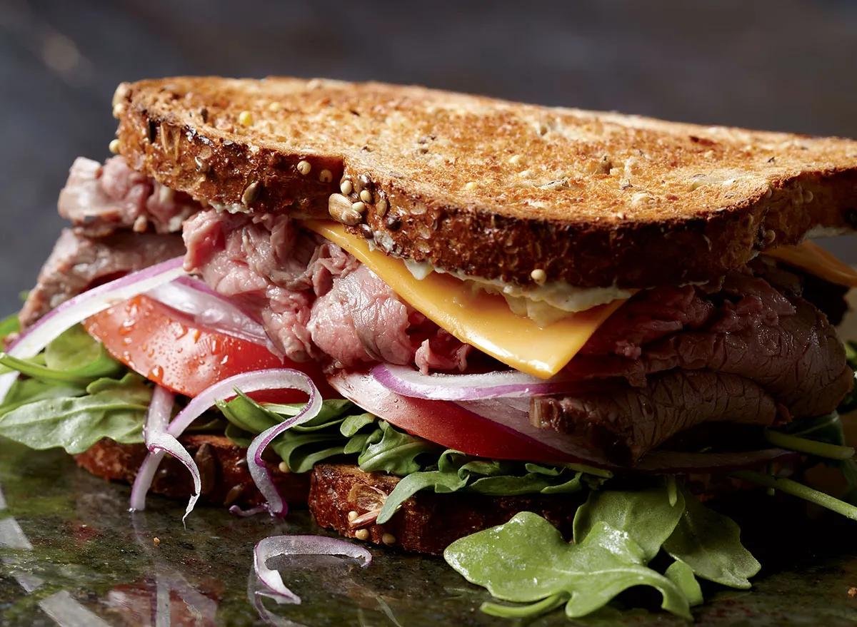 Low-calorie roast beef and cheddar sandwiches with horseradish mayo