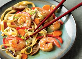 Low-calorie shrimp lo mein
