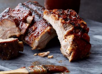 Low-calorie smokey ribs with peach bbq sauce