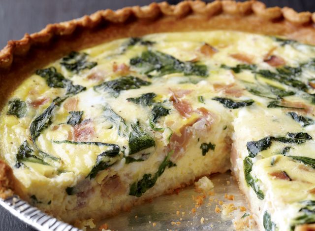 Low-calorie spinach and ham quiche