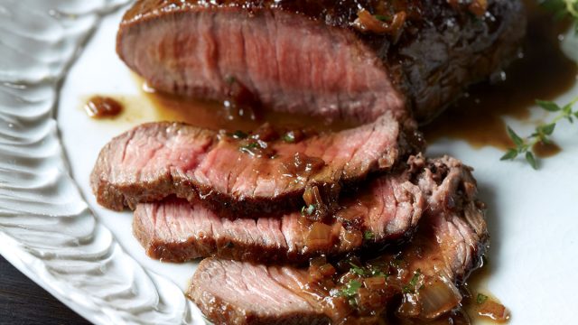 Low-calorie steals with red wine sauce