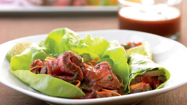 Low-calorie thai beef lettuce wraps