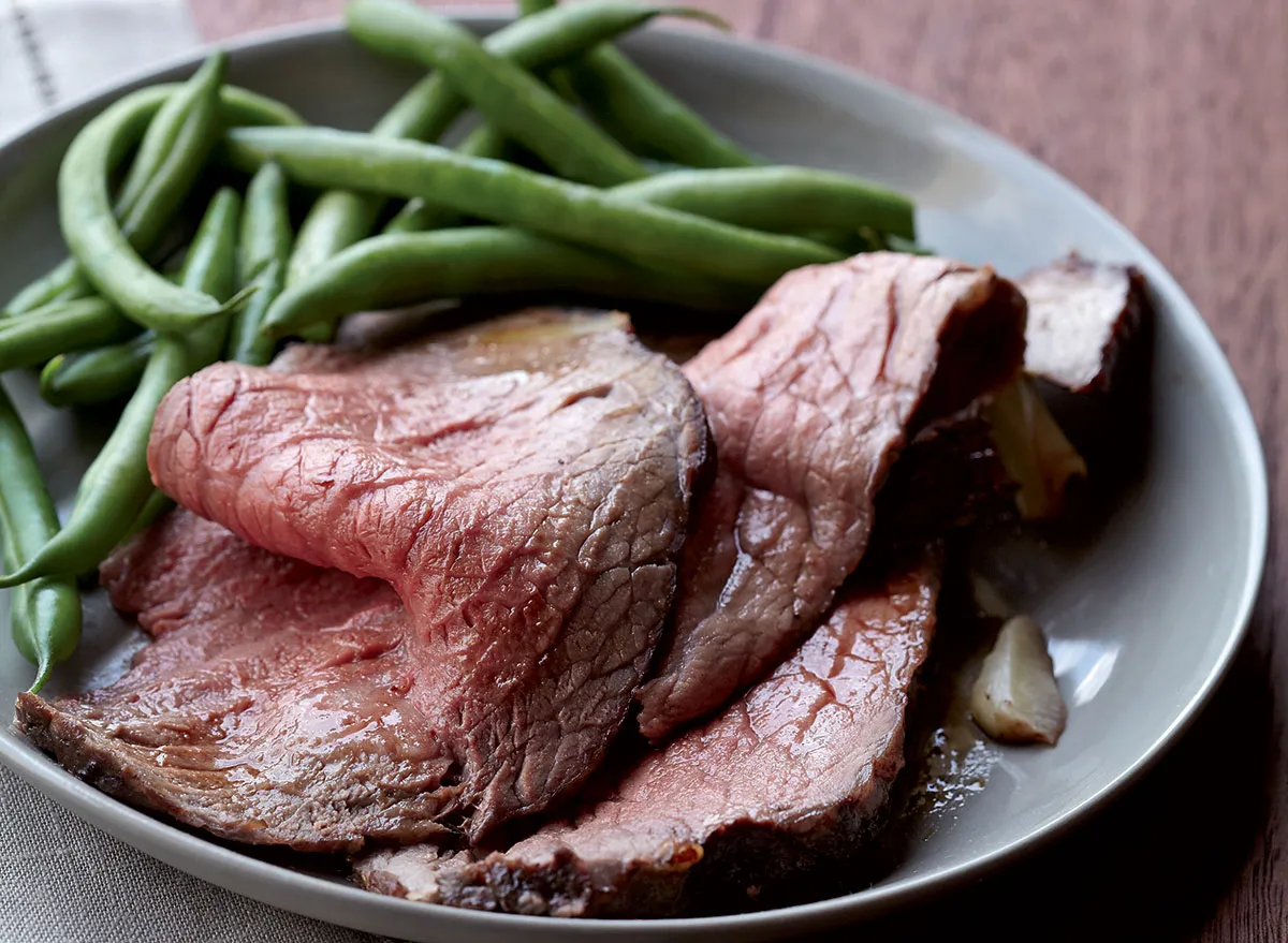 Paleo garlic-rosemary roast beef