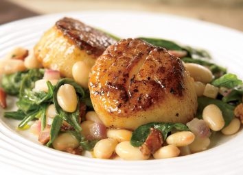 Paleo seared scallops with white beans and spinach