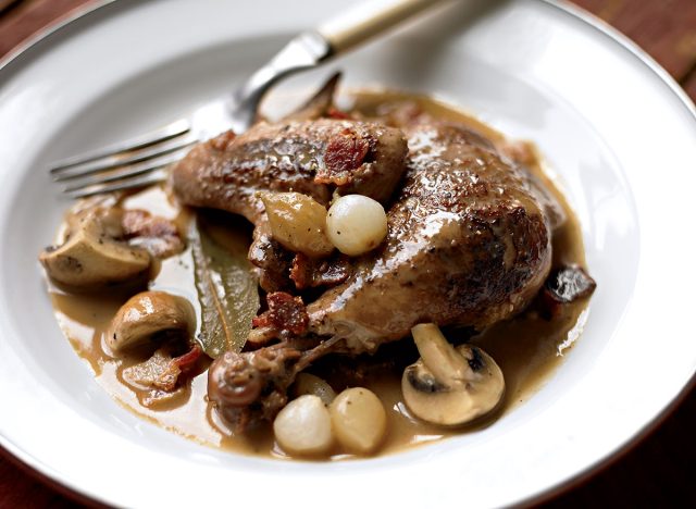 Poulet à la mijoteuse au vin rouge