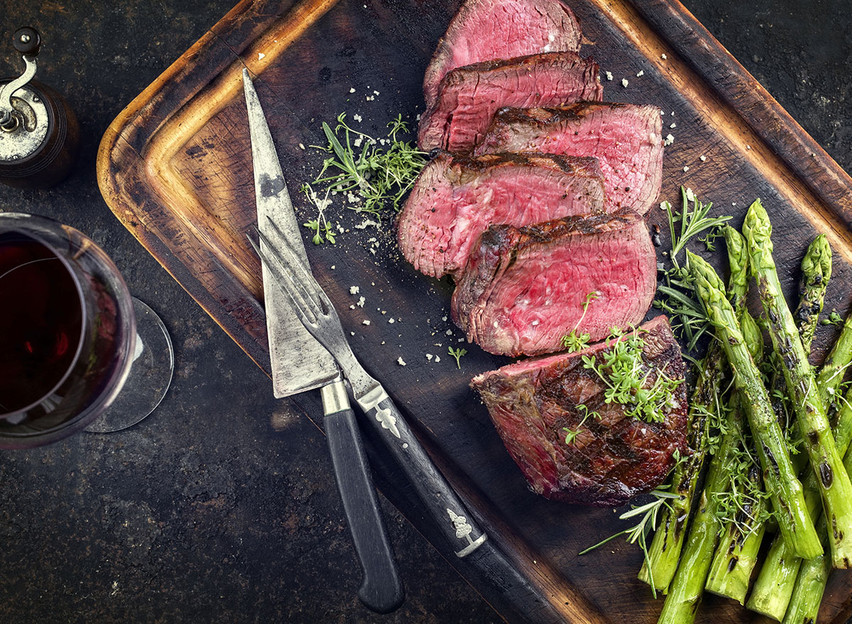 Steak with asparagus