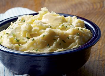 Vegan roasted garlic mashed potatoes