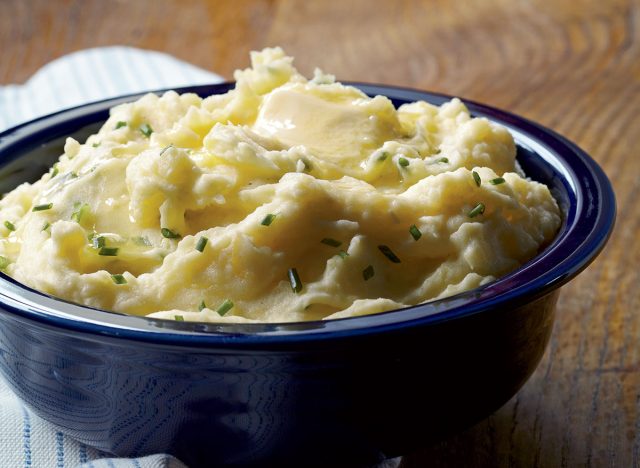 Vegan roasted garlic mashed potatoes