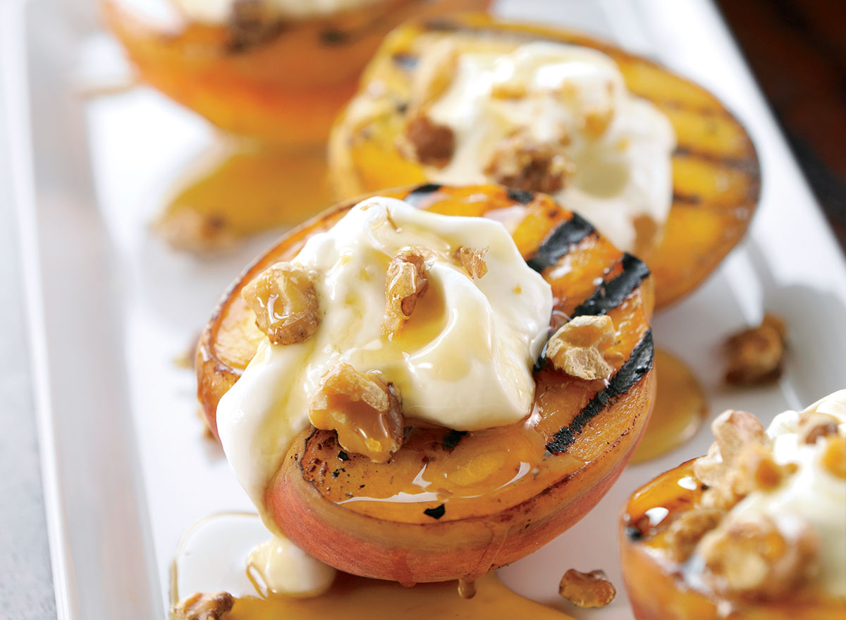 Vegetarian grilled apricots