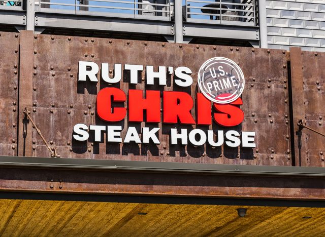 Ruth's-Chris-Steak-House-Restaurant-SIgn