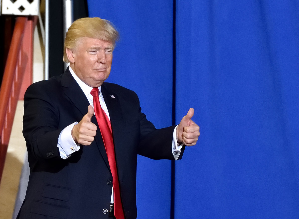 Donald trump thumbs up