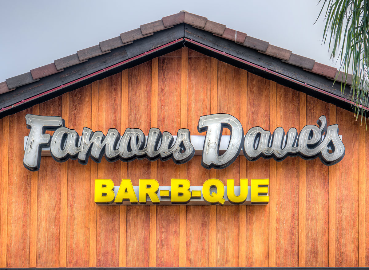 Famous dave's bbq restaurant