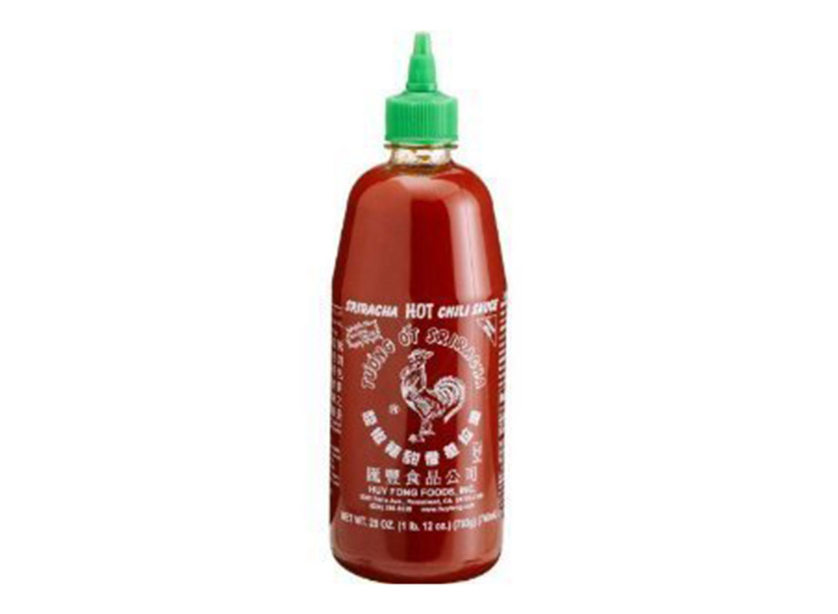 huy fong sriracha chili hot sauce 28 ounce bottle