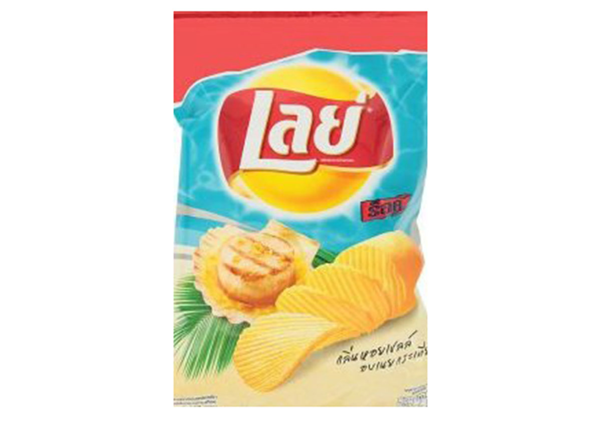 lays baked scallop butter and garlic flavored chip bag