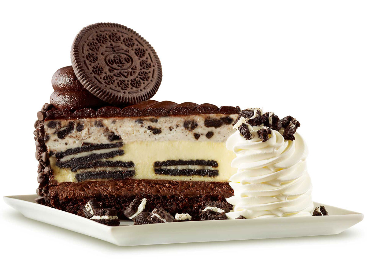 cheesecake factory oreo dream extreme cheesecake slice