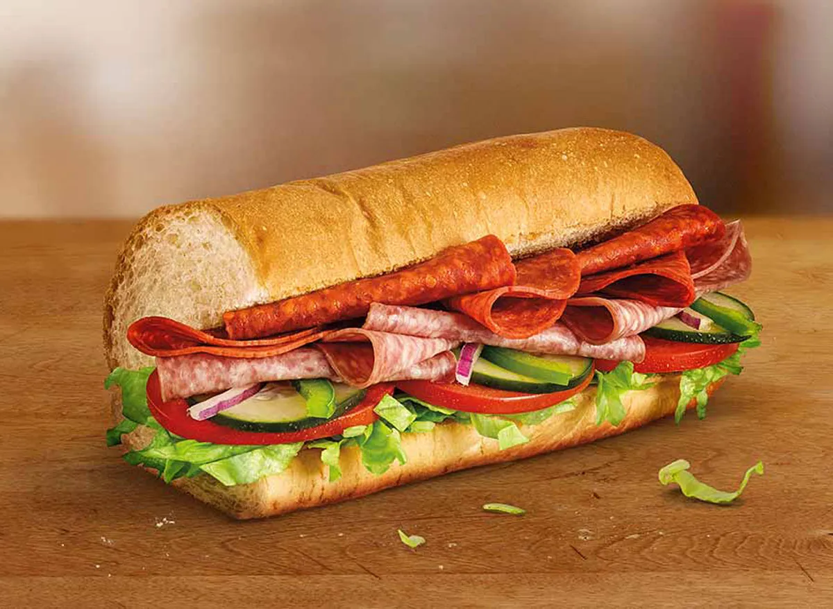 How Mang Calories in a 12 Inch Subway Chipolte Beef Sandwich Wiens