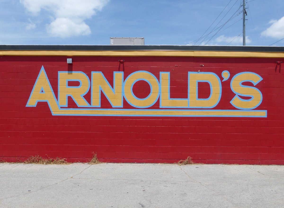 arnolds country kitchen restaurant location name sign