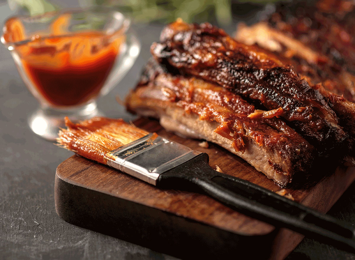 south carolina bbq ribs with spicy sauce