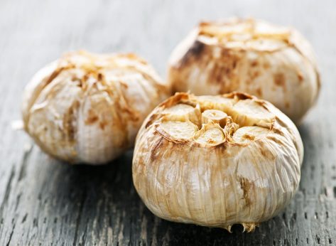 This Roasted Garlic Makes For the Best Spread