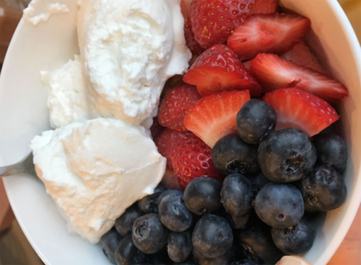 strawberries blueberries organic plain greek yogurt - what a peloton instructor eats