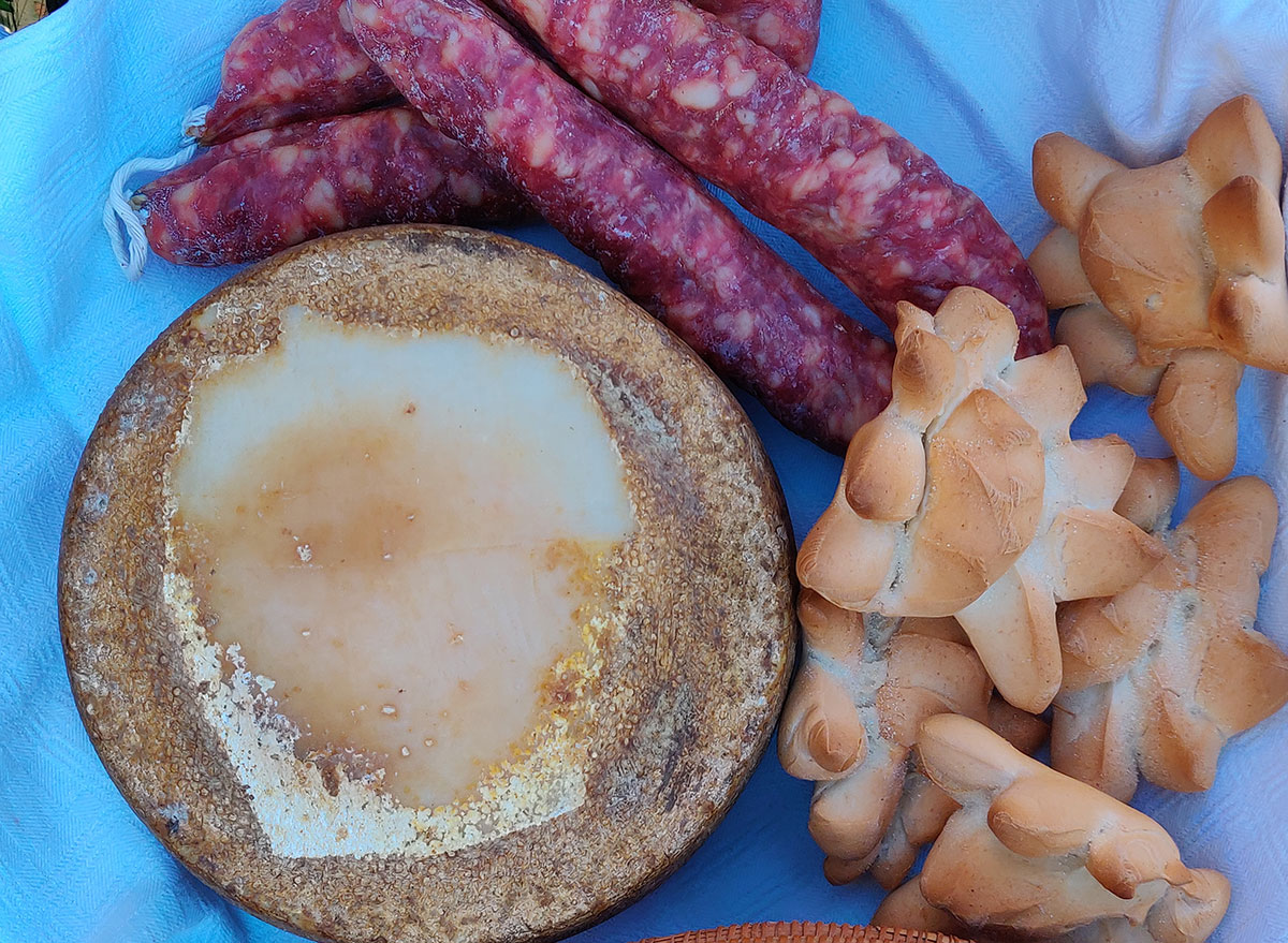 casu marzu cheese with sausage bread dish